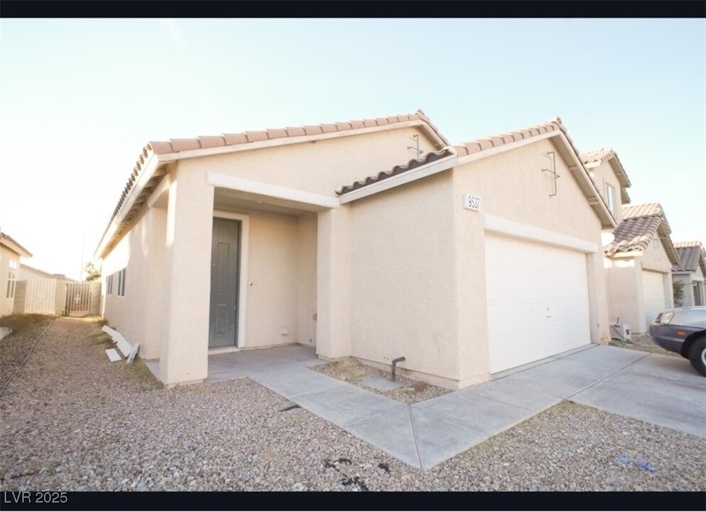 9537 Virginia Pine Ct in Las Vegas, NV - Building Photo