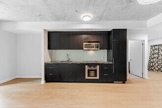 478 King St W in Toronto, ON - Building Photo - Building Photo