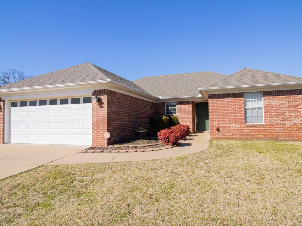 2150 Destin Dr in Conway, AR - Building Photo