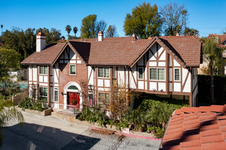 23733 Burbank Blvd in Woodland Hills, CA - Building Photo - Primary Photo