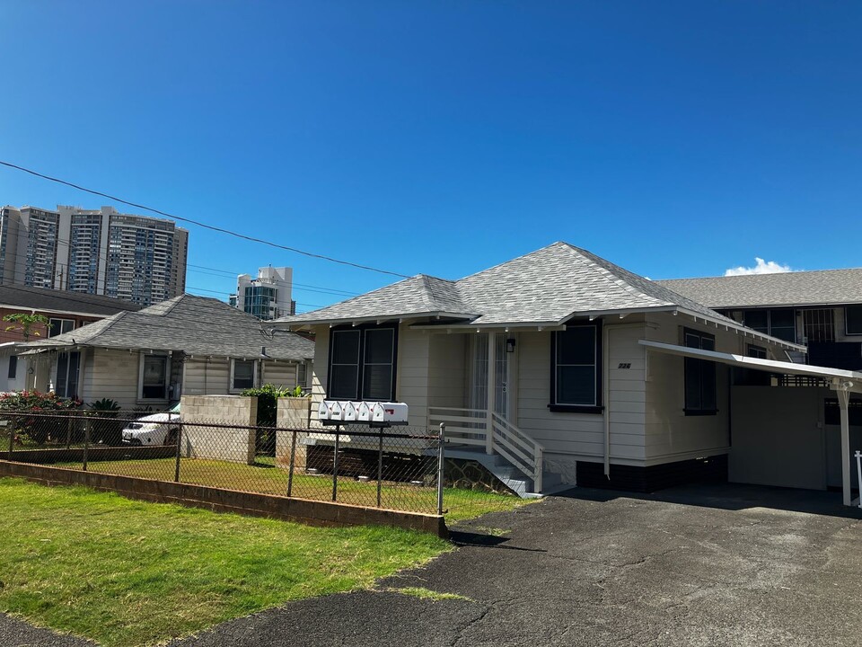 726 Hausten St in Honolulu, HI - Building Photo