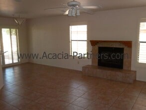 10211 N Oak Knoll Ln in Oro Valley, AZ - Foto de edificio - Building Photo