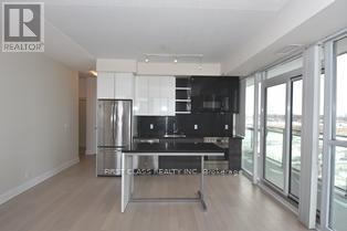 33 Shore Breeze Dr in Toronto, ON - Building Photo - Building Photo
