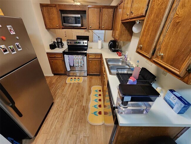 property at 2414 Longview St