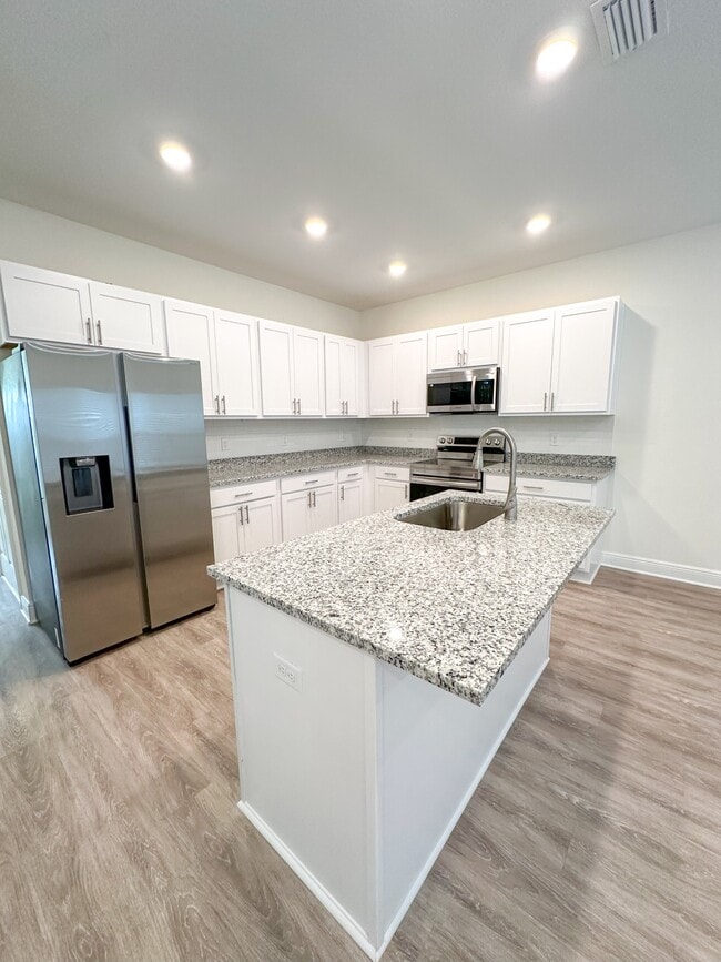 107 Santa Rosa St in Santa Rosa Beach, FL - Foto de edificio - Building Photo