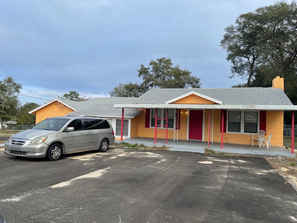 9989 E Highway 25 in Belleview, FL - Building Photo