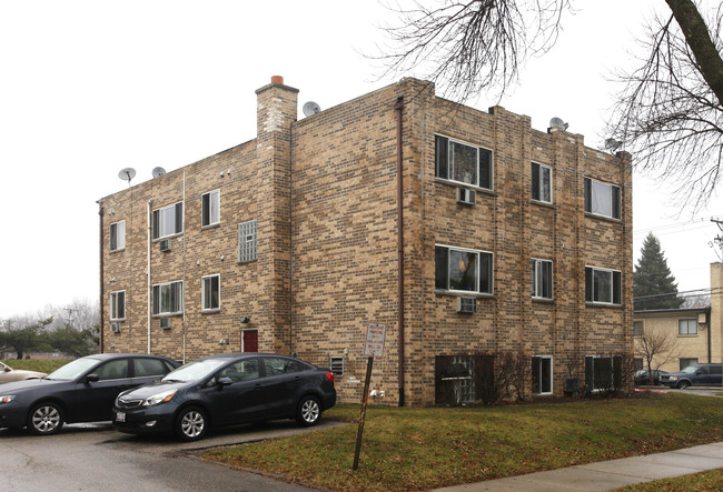 505 Dogwood Ln in Mount Prospect, IL - Foto de edificio - Building Photo