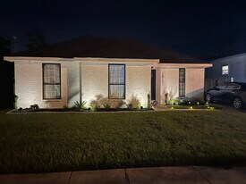 2812 Shannon Dr in Violet, LA - Building Photo