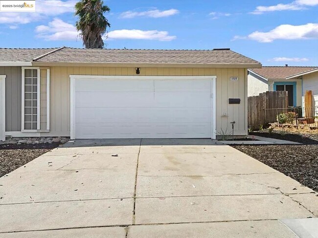 1727 Linden Way in Antioch, CA - Building Photo - Building Photo