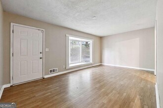 5786 Deerfield Trail in College Park, GA - Building Photo - Building Photo