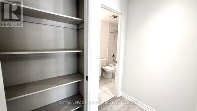 128 Aspen Springs Dr in Bowmanville, ON - Building Photo - Building Photo