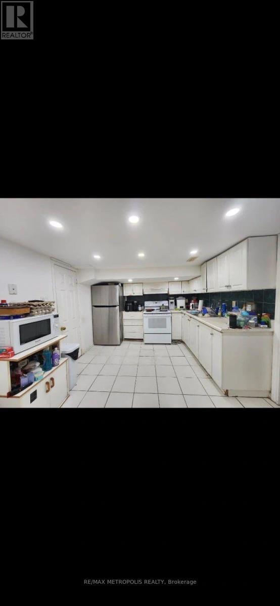 3244 Lawrence Ave E in Toronto, ON - Building Photo - Building Photo