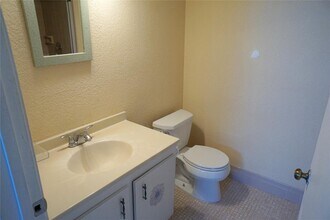 4570 NW 18th Ave, Unit 607 in Deerfield Beach, FL - Foto de edificio - Building Photo