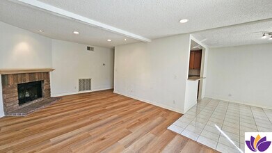 5800 Owensmouth Ave, Unit #13 in Woodland Hills, CA - Building Photo - Building Photo