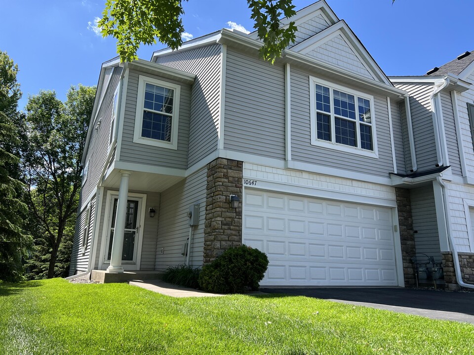 10530 Pond Curve in Woodbury, MN - Building Photo