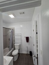 2115 N Raymond Ave, Unit 2117 in Altadena, CA - Foto de edificio - Building Photo