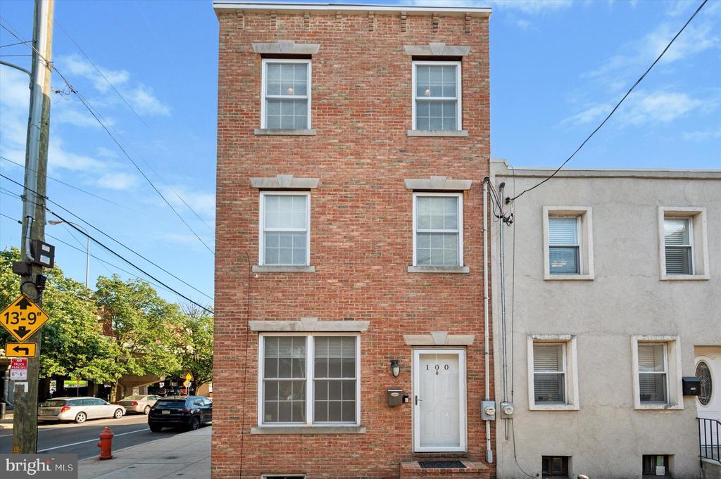 100 Sigel St in Philadelphia, PA - Building Photo