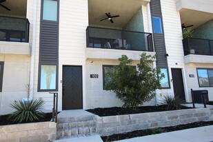 203 Paschal St in San Antonio, TX - Building Photo