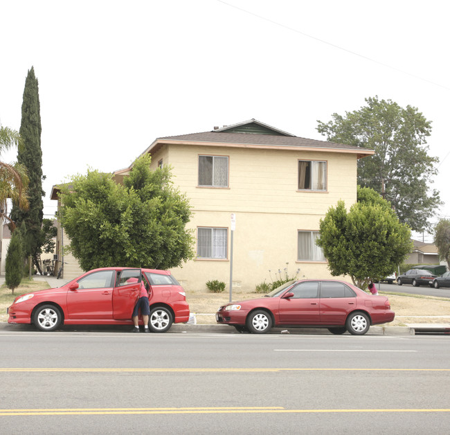 11435 Sherman Way in North Hollywood, CA - Building Photo - Building Photo