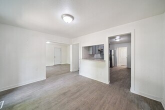 1304 S Husband St in Stillwater, OK - Building Photo - Building Photo