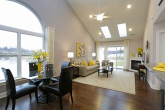 Clinton Lake in Clinton, PA - Foto de edificio - Interior Photo
