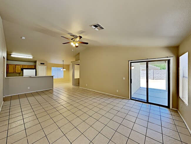 12710 W Via Camille in El Mirage, AZ - Foto de edificio - Building Photo