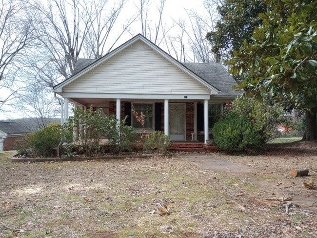 221 Old Cedar Rock Rd in Easley, SC - Building Photo - Building Photo