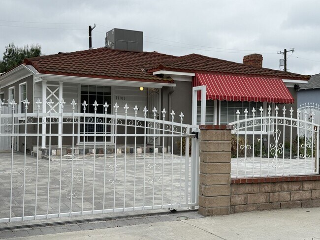 11108 Califa St in Los Angeles, CA - Building Photo - Building Photo