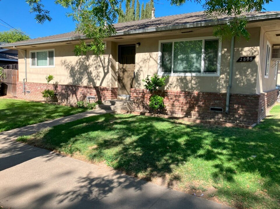 2808 Carver Rd in Modesto, CA - Building Photo