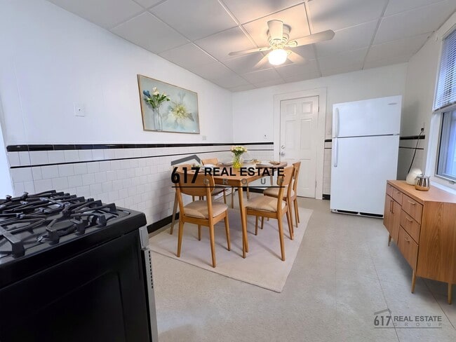 235 E Eagle St, Unit 3 in Boston, MA - Building Photo - Building Photo