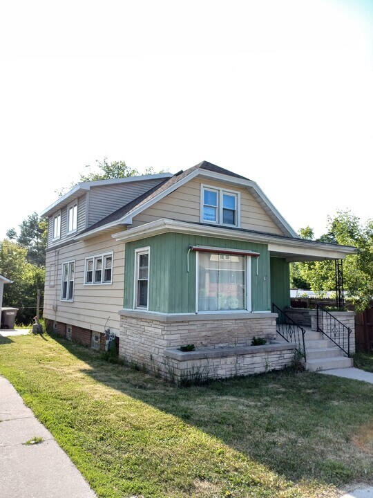 1302 S 24th St in Sheboygan, WI - Building Photo
