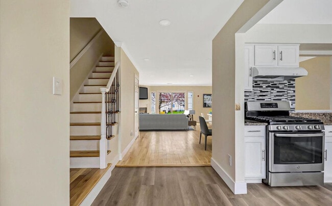 32 Oliver Ct in Freehold, NJ - Building Photo - Building Photo