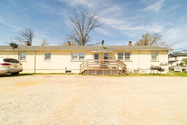 property at 323 W Peach St