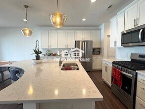 7216 Walnut Grove Ln N in Maple Grove, MN - Building Photo - Building Photo