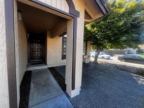 515 Acadia Dr in Petaluma, CA - Building Photo - Building Photo