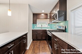 4 Chestnut Pl, Unit 2 in Boston, MA - Foto de edificio - Building Photo