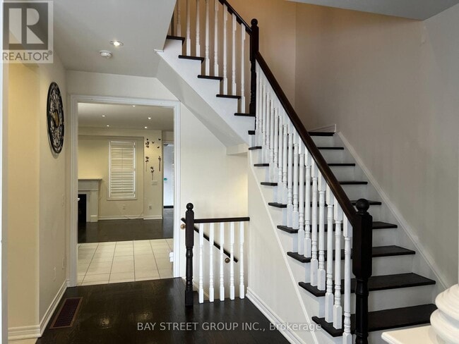 571 Sixteen Mile Dr in Oakville, ON - Building Photo - Building Photo