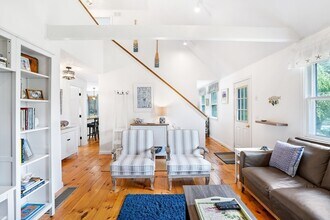 155 Skiff Ave in Tisbury, MA - Building Photo - Building Photo