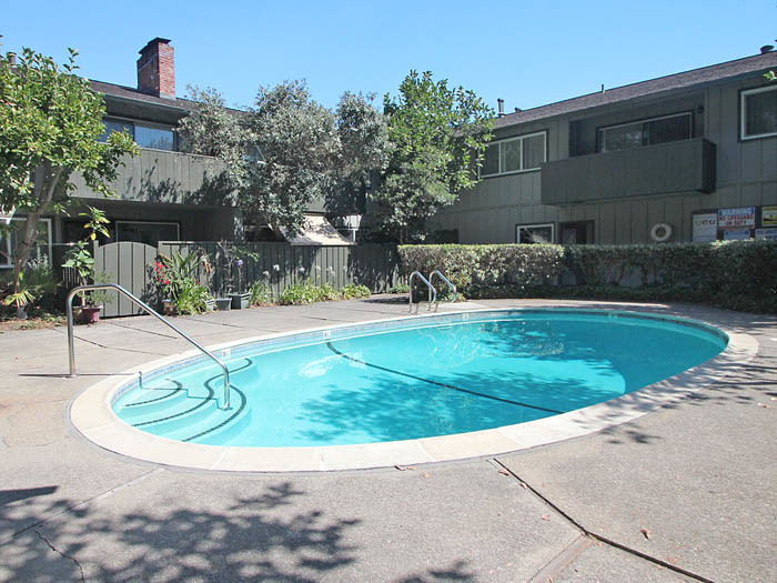 1244 Balboa Court in Sunnyvale, CA - Foto de edificio