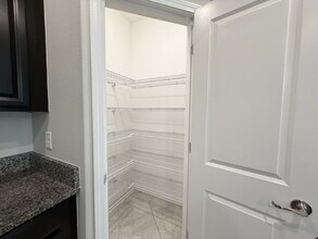 2380 Bartolo Dr in Land O Lakes, FL - Foto de edificio - Building Photo