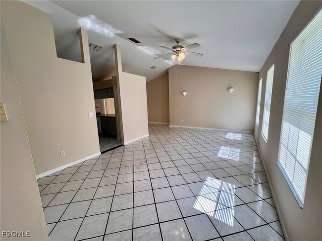 621 SW 10th Pl in Cape Coral, FL - Building Photo - Building Photo