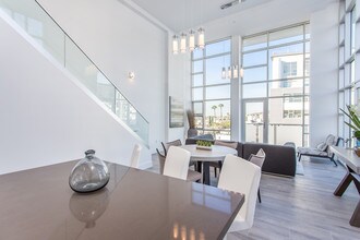The Lofts on La Brea in Los Angeles, CA - Foto de edificio - Building Photo
