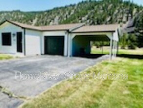 18530 E Mullan Rd in Clinton, MT - Foto de edificio - Building Photo