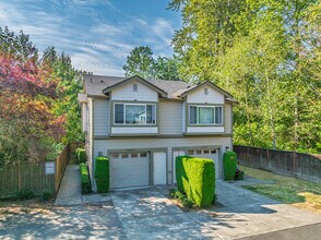 Rolling Hills in Renton, WA - Building Photo - Building Photo