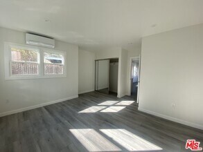 142 Douglas St in Los Angeles, CA - Building Photo - Building Photo