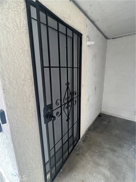 property at 1126 E Arcadia Ct