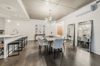 17 Ave Gendron in Pointe-claire, QC - Building Photo - Building Photo