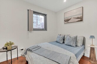 1275 Alberni St in Vancouver, BC - Building Photo - Building Photo