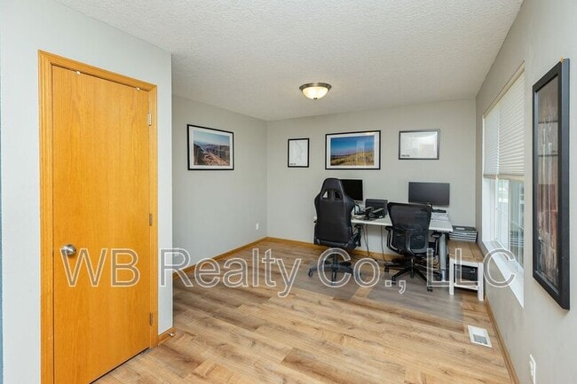 10202 Catalina Dr in Johnston, IA - Building Photo - Building Photo