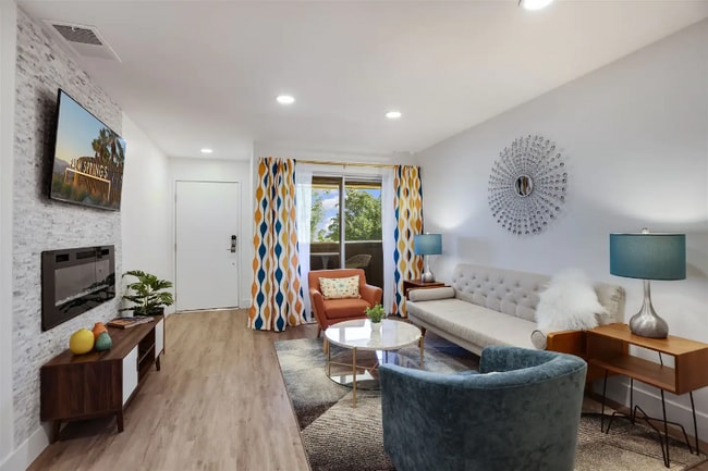 2825 N Los Felices Rd in Palm Springs, CA - Building Photo - Building Photo